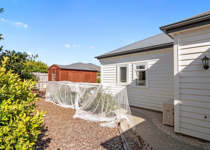  at 33 Hill Street North, Richmond