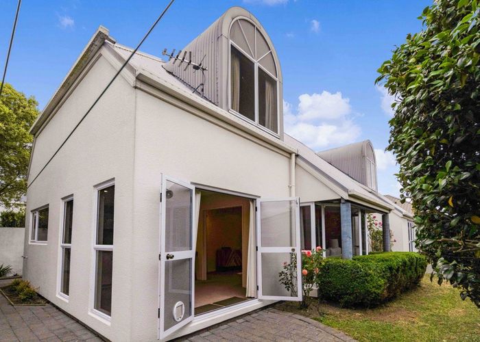  at 4 Broadfell Avenue, Avonhead, Christchurch
