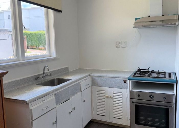  at 5 Lynwood Road, New Lynn, Waitakere City, Auckland