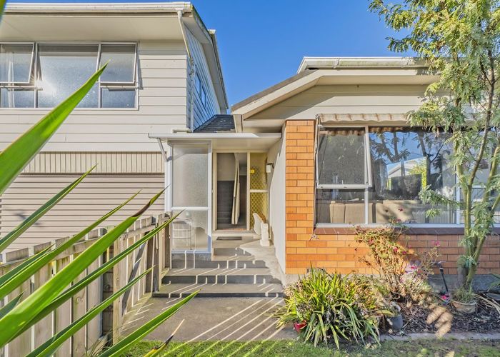  at 2/20 Penwood Street, Russley, Christchurch City, Canterbury