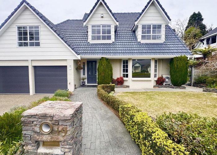  at 19 Ravenstone Place, Chatswood, North Shore City, Auckland