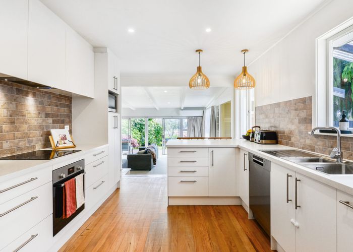  at 100 Forest Lake Road, Forest Lake, Hamilton, Waikato