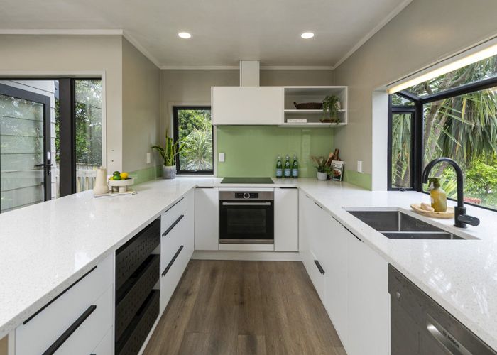  at 33 Waipuia Place, Greenhithe, North Shore City, Auckland