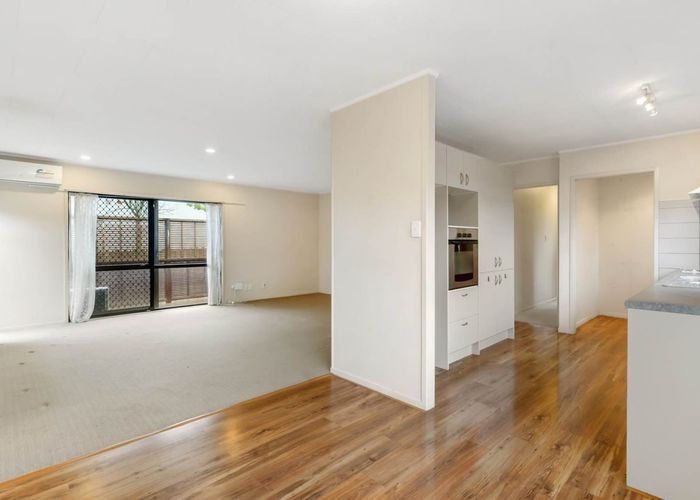  at 32 Aviemore Drive, Highland Park, Manukau City, Auckland