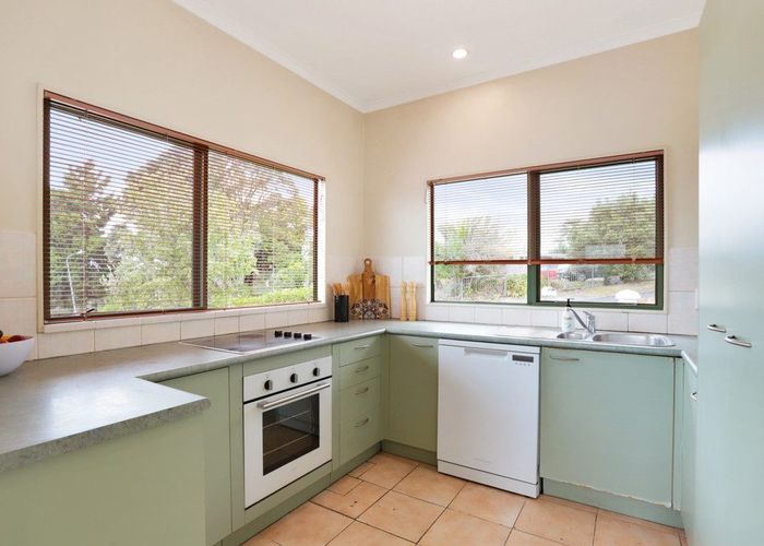  at 6 Longview Rise, Massey, Waitakere City, Auckland