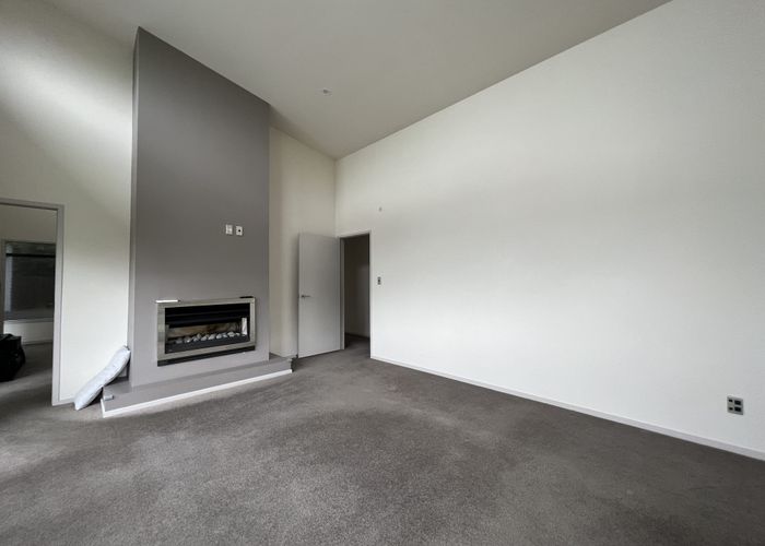  at 18 Shalimar Place, Huntington, Hamilton