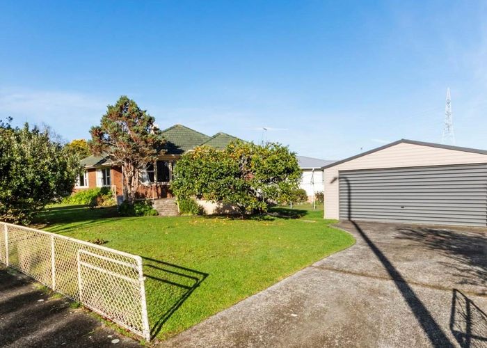  at 2 Oberon Place, Avondale, Auckland