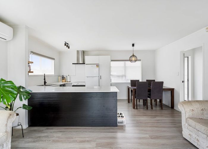  at 2/2 Hatherley Place, Clendon Park, Manukau City, Auckland