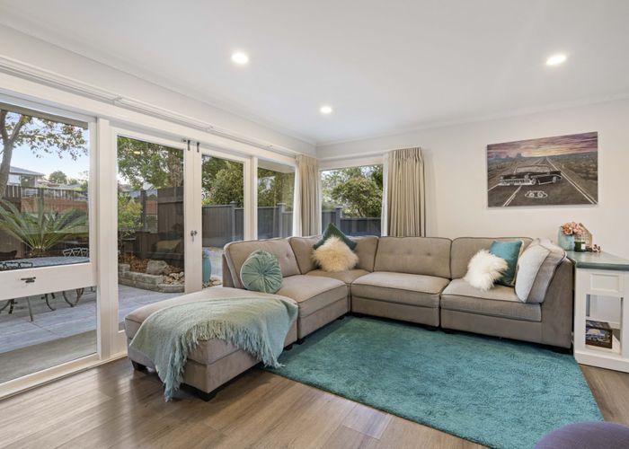  at 32 Mirrabooka Avenue, Botany Downs, Manukau City, Auckland