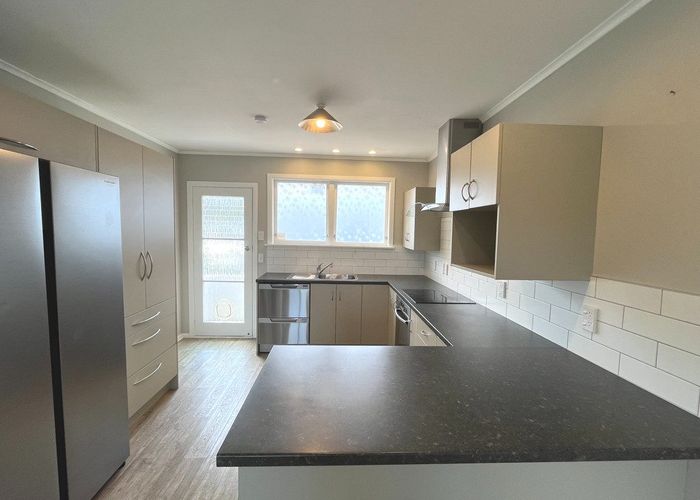  at 2/32 PARAGON AVE, Beach Haven, Auckland