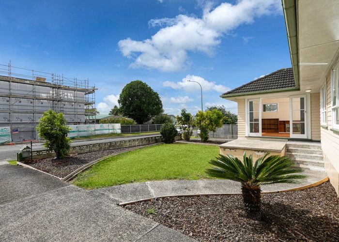  at 12 Montmere Avenue, Te Atatu Peninsula, Waitakere City, Auckland
