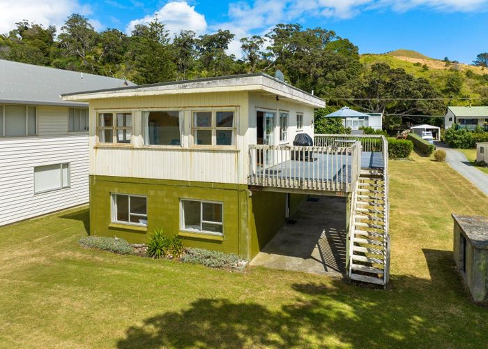  at 233 Oakura Road, Ōakura, Hikurangi