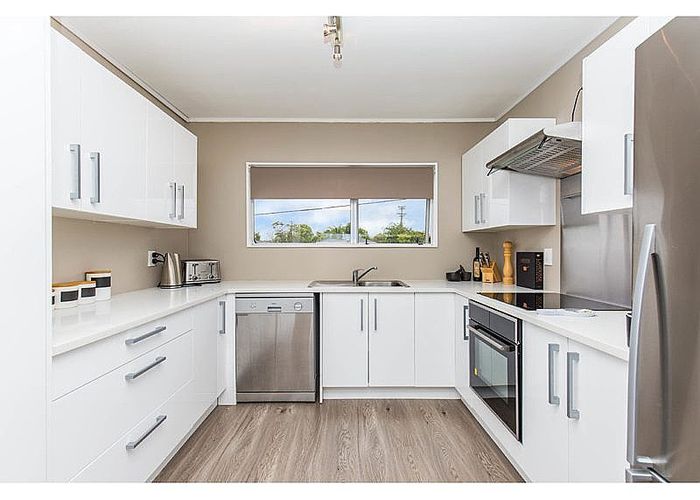  at 1/52 Arran Road, Browns Bay, North Shore City, Auckland