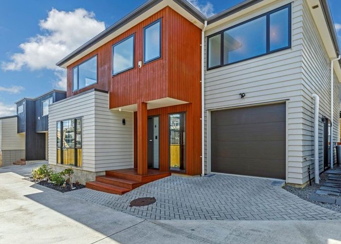  at 8A Pax Avenue, Forrest Hill, Auckland