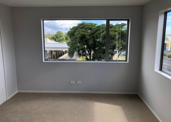  at 1/11 Ray Small Drive, Papakura, Papakura, Auckland