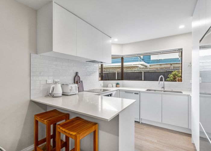  at 2/8 Coniston Avenue, Ilam, Christchurch