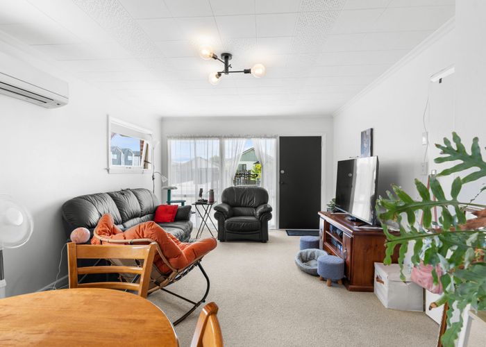  at 1/27 Hills Road, Edgeware, Christchurch