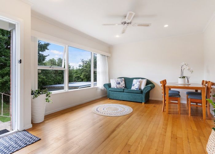  at 2/21 Evelyn Place, Hillcrest, North Shore City, Auckland