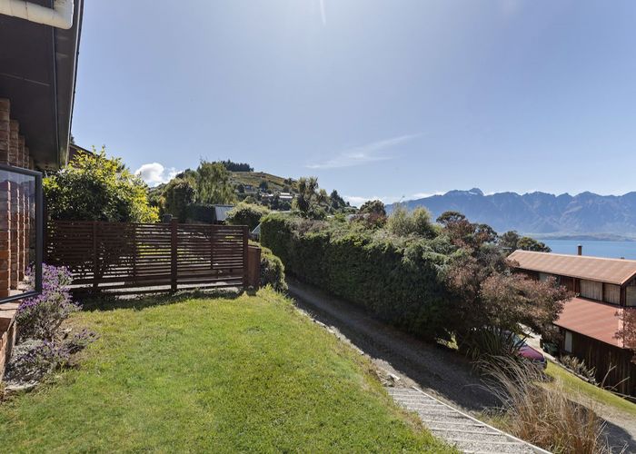  at 10 Moss Lane, Sunshine Bay, Queenstown