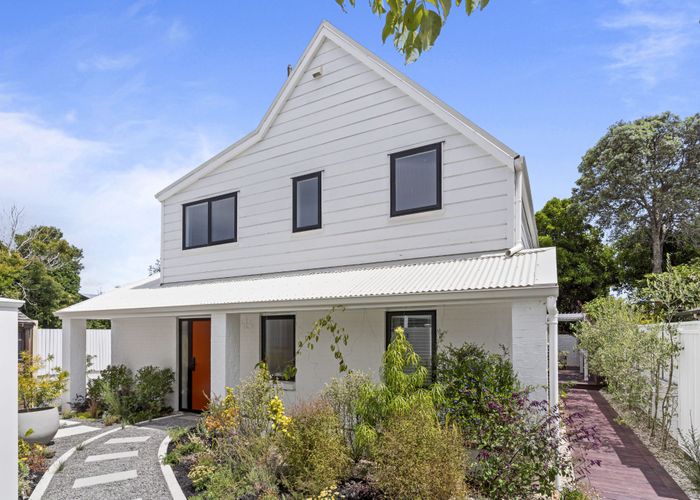  at 2/11 Smale Street, Point Chevalier, Auckland