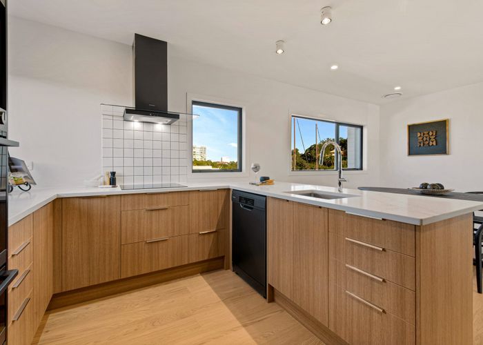  at 2/1 Omana Road, Milford, North Shore City, Auckland