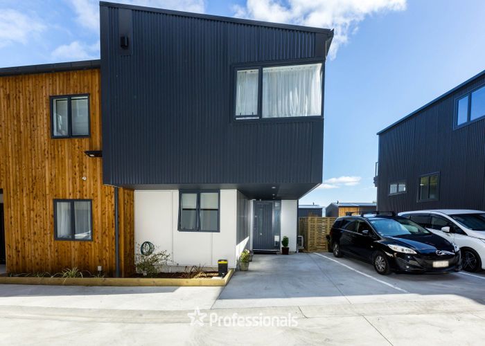  at 31/33 Raukawa Street, Stokes Valley, Lower Hutt