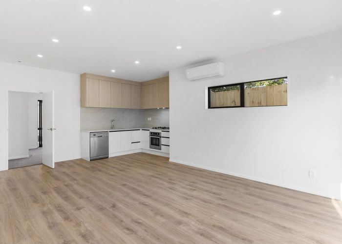  at 8B Tahinga Street, Northcote, North Shore City, Auckland