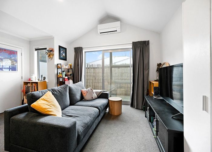  at 2/5 Teddy Street, Whitiora, Hamilton, Waikato