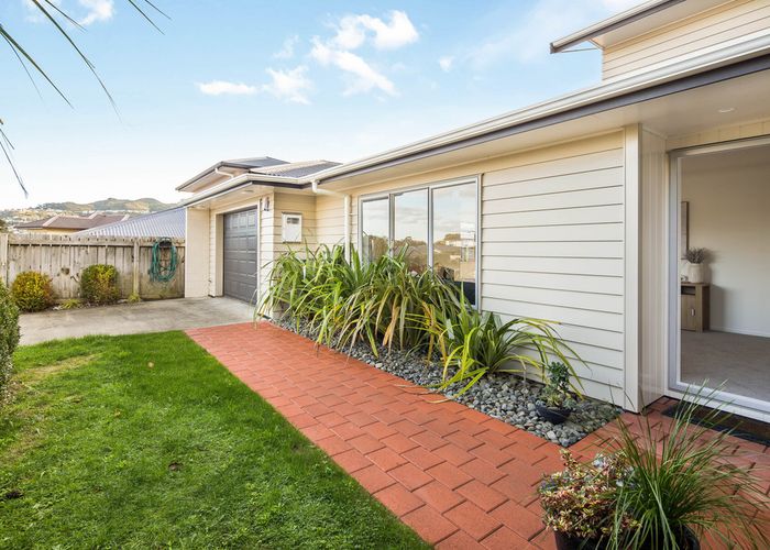  at 2 Cresswell Place, Johnsonville, Wellington