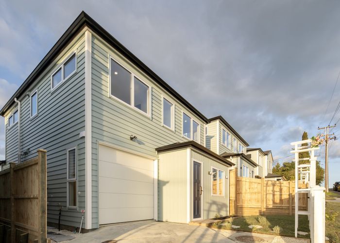  at 2B Deuxberry Avenue, Northcote, North Shore City, Auckland