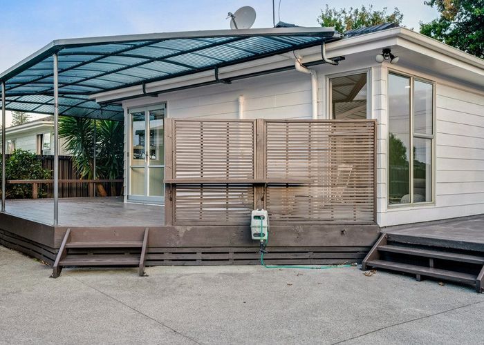  at 102 Flat Bush Road, Clover Park, Auckland