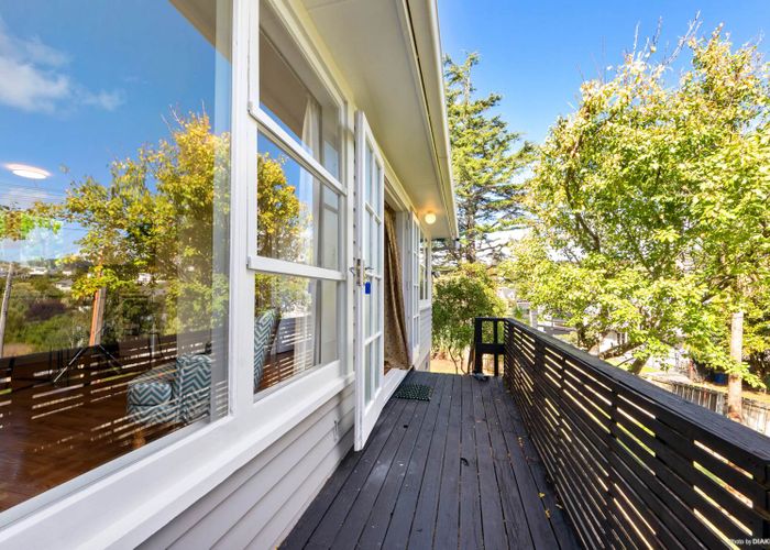  at 2/2 Derwent Crescent, Titirangi, Auckland