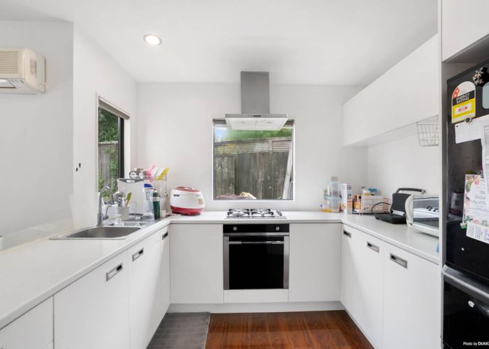  at 8/2 Sunnydale Place, Oteha, Auckland