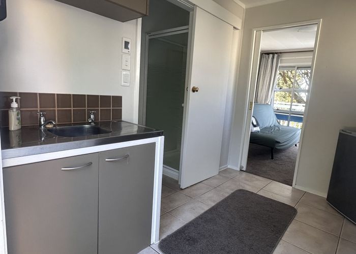  at 1/553 East Coast Rd, Browns Bay, North Shore City, Auckland