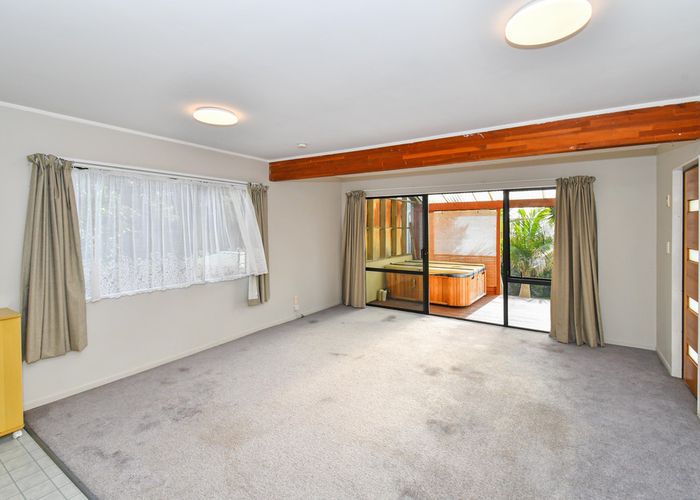  at 25 Greenstone Place, Clover Park, Auckland