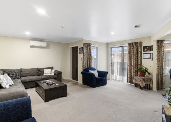  at 14 Holloway Place, Forest Lake, Hamilton