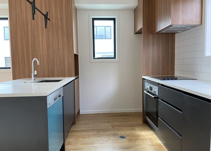  at 3/85 Royal View Road, Te Atatū South, Auckland