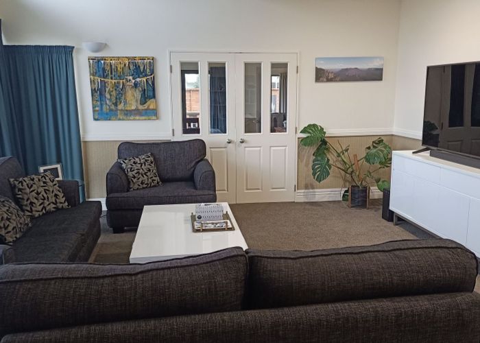  at 5 The Strand, Fitzherbert, Palmerston North, Manawatu / Whanganui