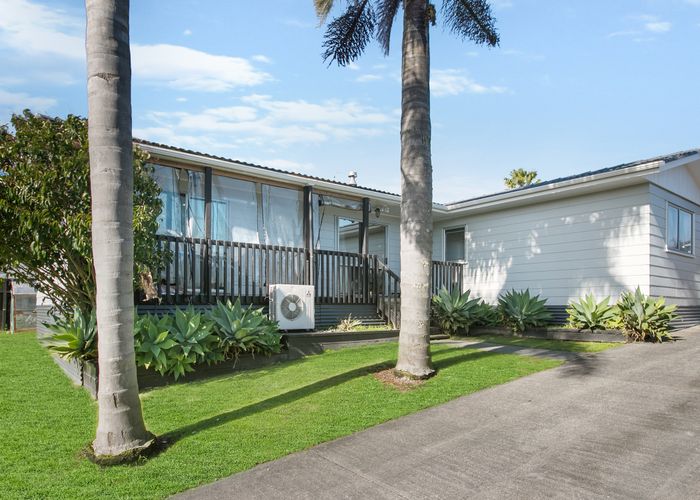  at 4 Katrina Place, Massey, Auckland