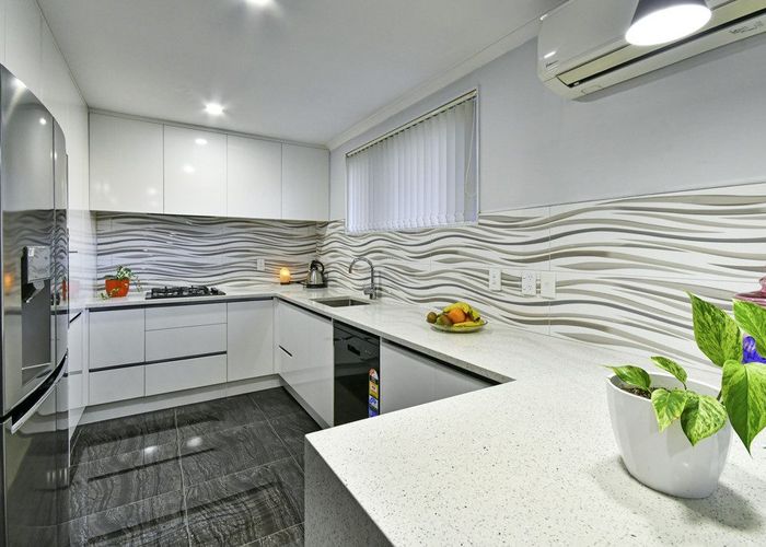  at 20 Glenveagh Park Drive, Weymouth, Auckland