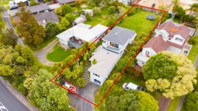  at 584 Beach Road, Rothesay Bay, Auckland