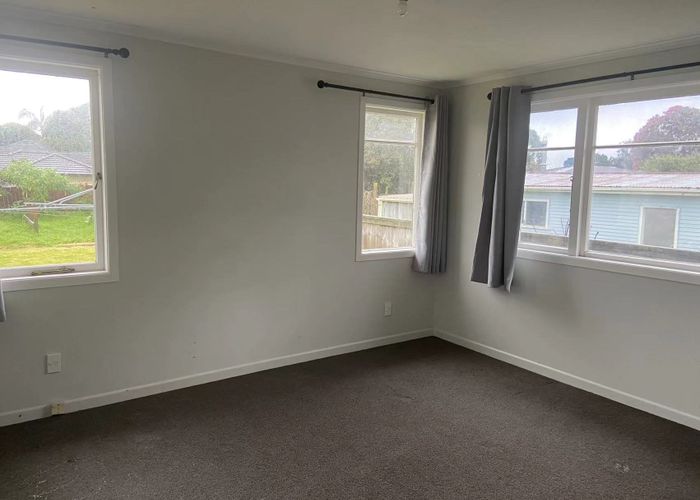  at 2 Springbank Lane, Te Atatu Peninsula, Auckland