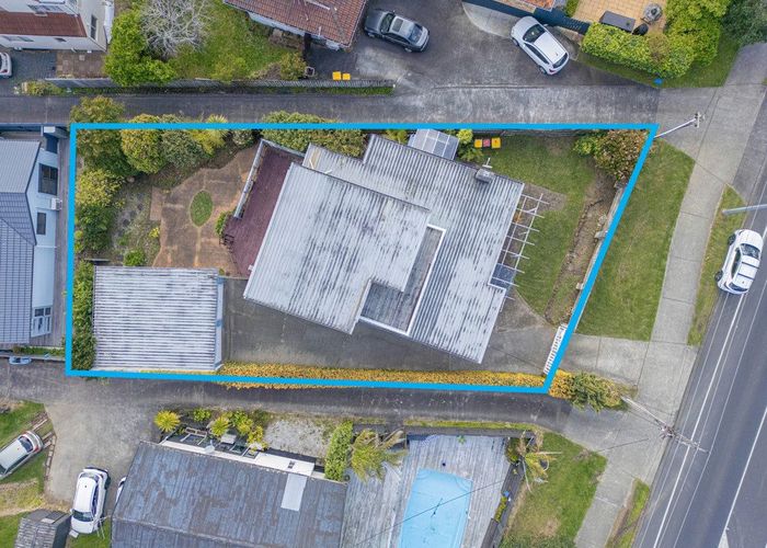  at 330 East Coast Road, Sunnynook, Auckland