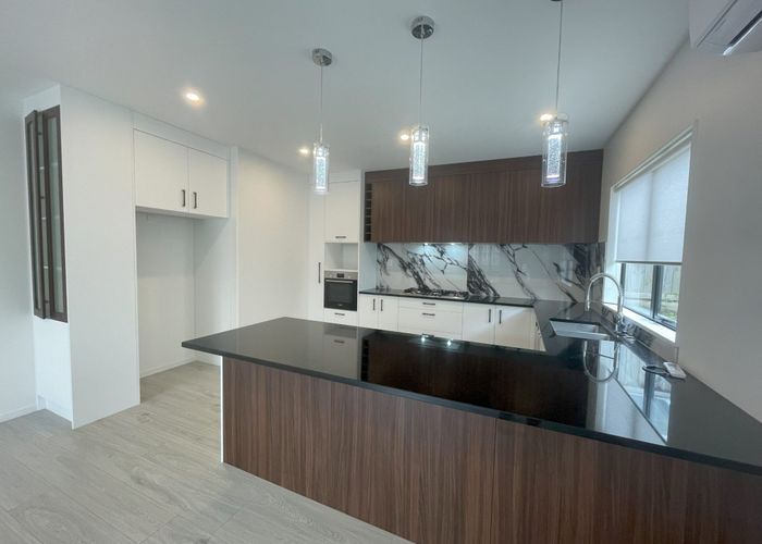  at 1B Waikaremoana Place, Pakuranga Heights, Manukau City, Auckland
