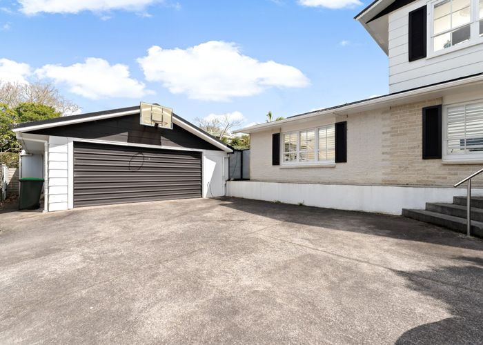  at 2 King Richard Place, Browns Bay, North Shore City, Auckland