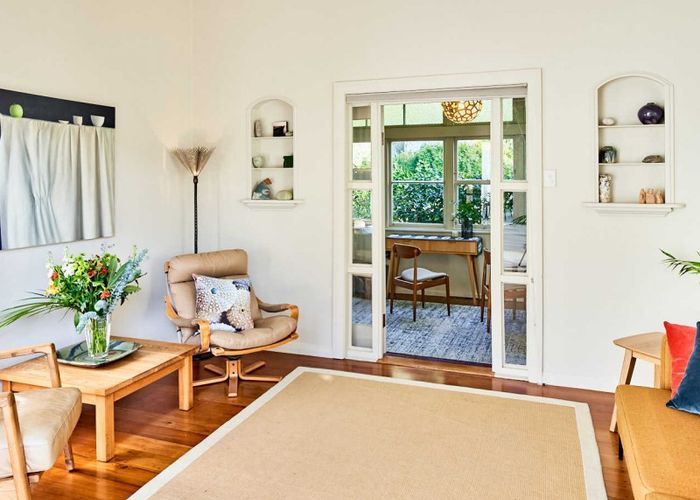  at 17 Moana Road, Days Bay, Lower Hutt