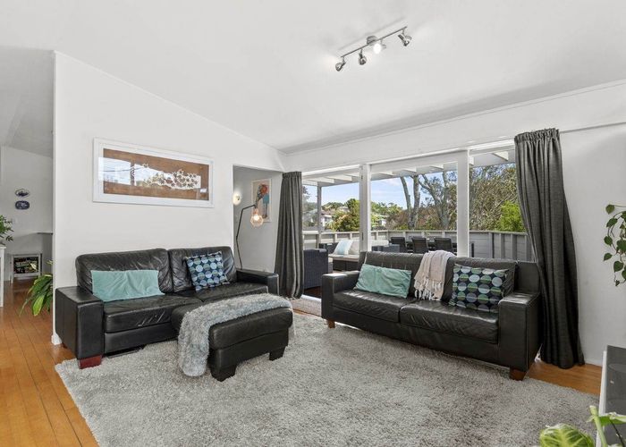  at 2 Lyons Avenue, Murrays Bay, North Shore City, Auckland