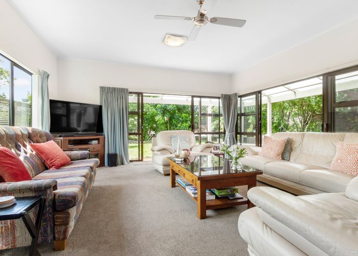  at 33 Vera Road, Te Atatu South, Auckland