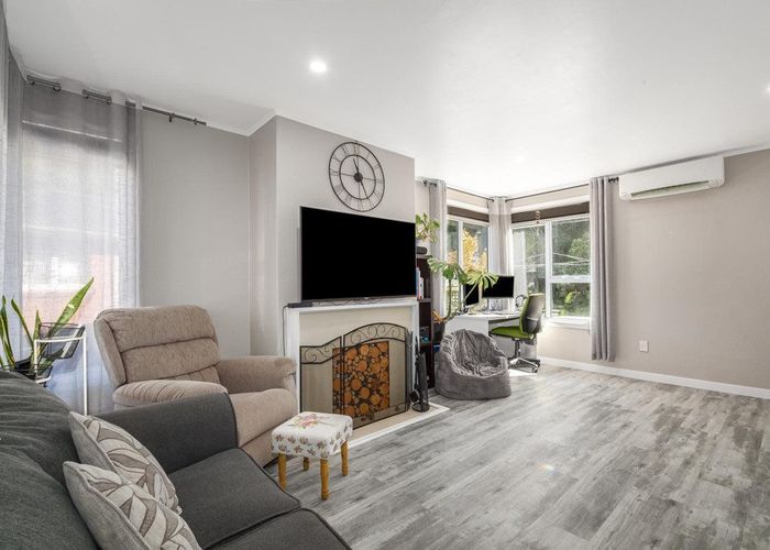  at 112  Rangituhi Crescent, Takapuwahia, Porirua, Wellington