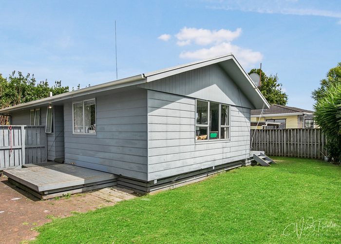  at 2/3 Cross Street, Papakura, Papakura